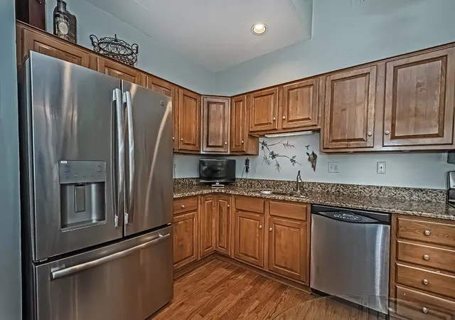 Photo 2 of Condo for sale at 404 Waterside Dr, Peters Twp, PA 15317 | MLS# 1774151 | Listing updated on 2026-09-13