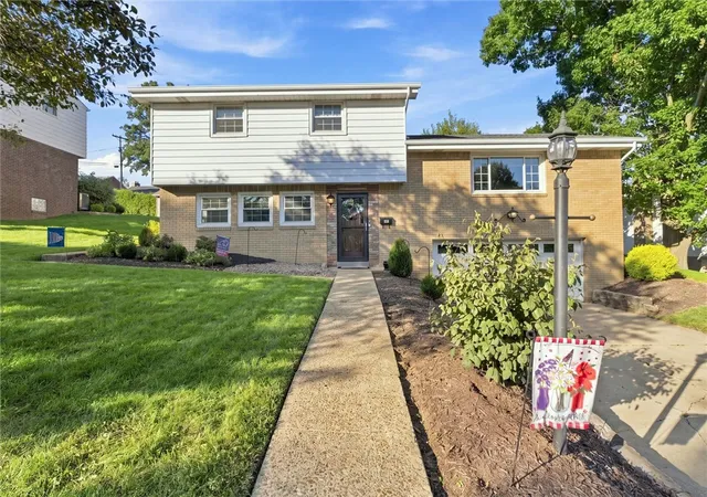 Photo 1 of Single family home for sale at 569 Pat Hvn Dr, Mt Lebanon, PA 15243 | MLS# 1774236 | Listing updated on 2026-09-23