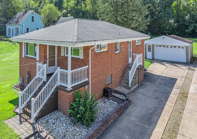 Photo 1 of Single family home for sale at 606 Golf Crse Rd, Hopewell Twp, PA 15001 | MLS# 1773375 | Listing updated on 2026-10-02