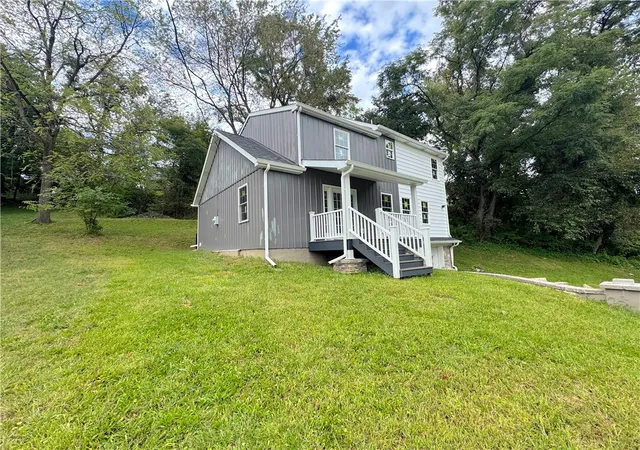 Photo 3 of Single family home for sale at 7651 Pennsylvania Ave, North Huntingdon, PA 15501 | MLS# 1774282 | Listing updated on 2026-09-26