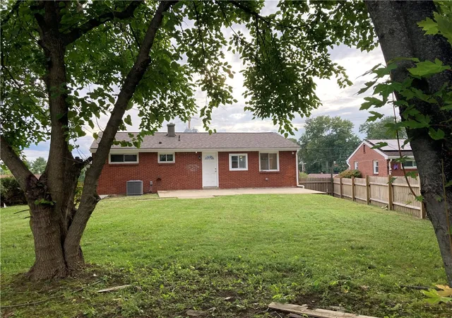 Photo 4 of Single family home for sale at 905 Lindsay Rd, Scott Twp, PA 15106 | MLS# 1773839 | Listing updated on 2026-09-14
