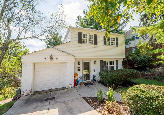 Photo 2 of Single family home for sale at 126 Senate Dr, Pleasant Hills, PA 15236 | MLS# 1774296 | Listing updated on 2026-10-03