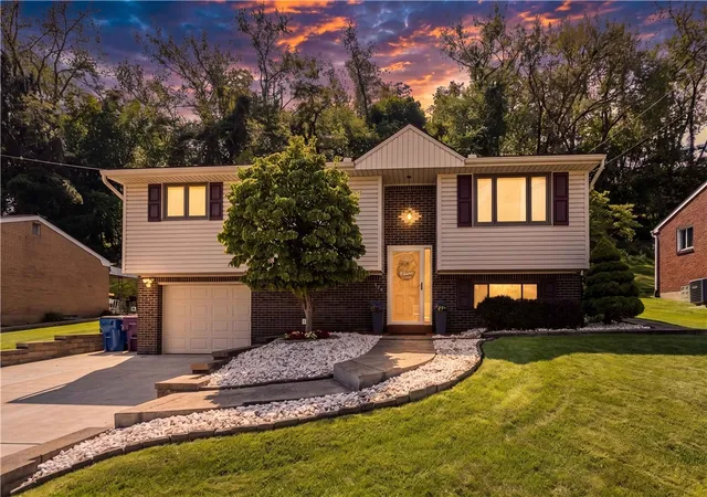 Photo 1 of Single family home for sale at 470 Crestview Dr, Plum Boro, PA 15239 | MLS# 1774098 | Listing updated on 2026-09-15