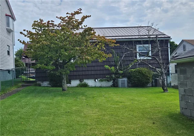 Photo 3 of Sale Pending at 459 Washington St, Springdale Boro, PA 15144 | MLS# 1774128 | Listing updated on 2026-09-21