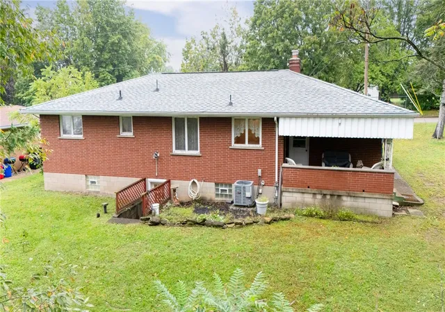 Photo 2 of Single family home for sale at 1124 High St, Jeannette, PA 15644 | MLS# 1774315 | Listing updated on 2026-09-14