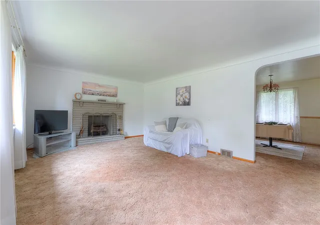 Photo 4 of Single family home for sale at 1124 High St, Jeannette, PA 15644 | MLS# 1774315 | Listing updated on 2026-09-14