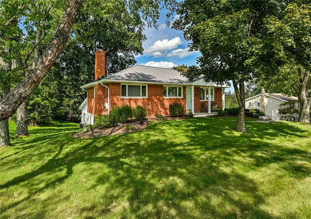 Photo 2 of Single family home for sale at 401 N Pine Cir, Pine Twp, PA 15044 | MLS# 1774099 | Listing updated on 2026-09-14