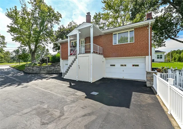 Photo 4 of Single family home for sale at 401 N Pine Cir, Pine Twp, PA 15044 | MLS# 1774099 | Listing updated on 2026-09-14