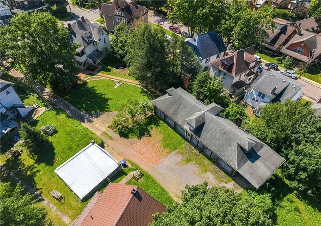 Photo 3 of Single family home for sale at 612 E Brady St, City Of But Ne, PA 16001 | MLS# 1773974 | Listing updated on 2026-10-01