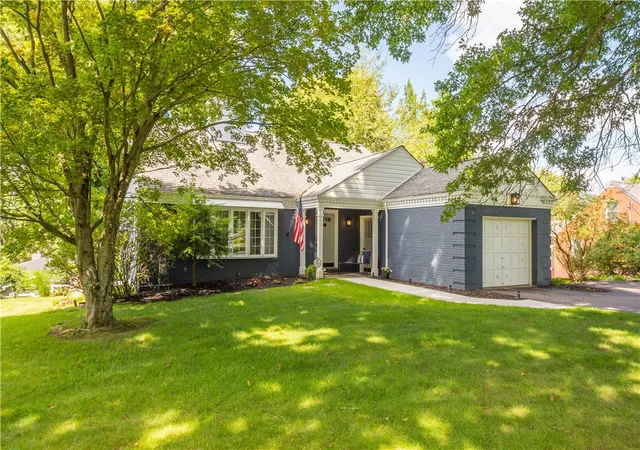 Photo 3 of Single family home for sale at 201 Oakhaven Dr, Moon/crescent Twp, PA 15108 | MLS# 1773489 | Listing updated on 2026-09-14