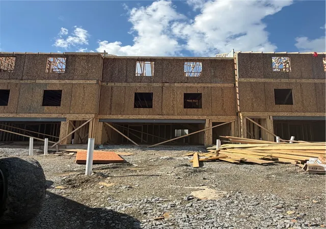 Photo 3 of Townhouse for sale at 511 Paff Pl, Jefferson Hills, PA 15332 | MLS# 1774308 | Listing updated on 2026-09-14