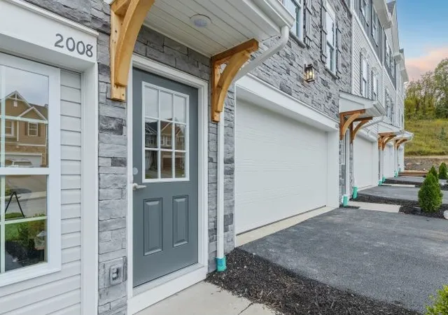 Photo 3 of Townhouse for sale at 511 Paff Pl, Jefferson Hills, PA 15332 | MLS# 1774308 | Listing updated on 2026-09-29