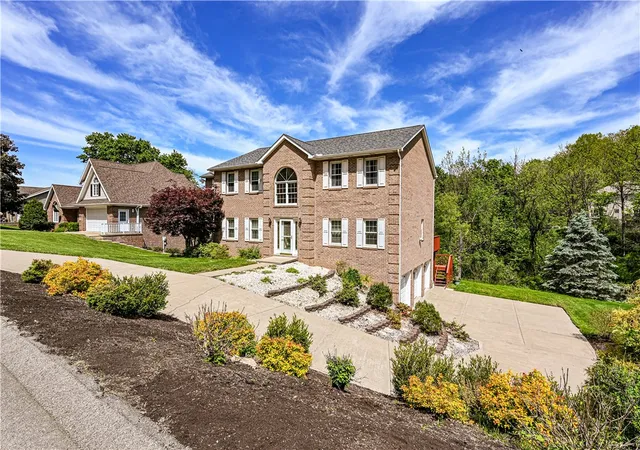 Photo 1 of Single family home for sale at 810 Stonebridge Dr, Hempfield Twp, PA 15601 | MLS# 1774397 | Listing updated on 2026-10-02