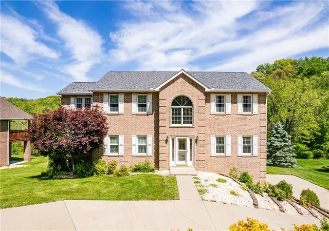 Photo 2 of Single family home for sale at 810 Stonebridge Dr, Hempfield Twp, PA 15601 | MLS# 1774397 | Listing updated on 2026-10-02