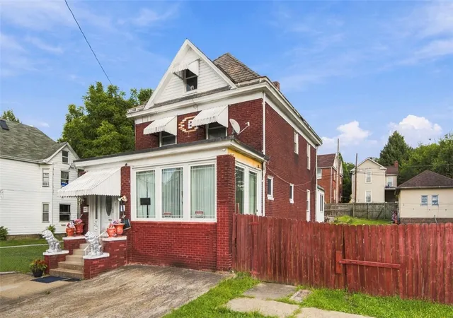 Photo 3 of Single family home for sale at 254 Ridge Ave, New Kensington, PA 15068 | MLS# 1774405 | Listing updated on 2026-09-14