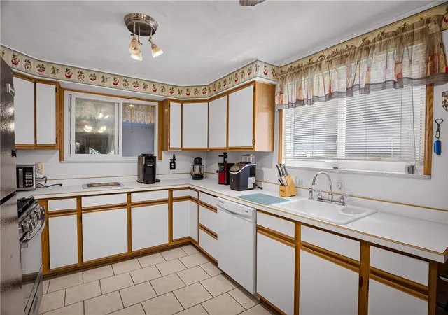 Photo 4 of Single family home for sale at 5237 Gardenville Rd, Bethel Park, PA 15236 | MLS# 1774419 | Listing updated on 2026-10-20