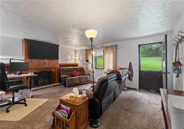 Photo 4 of Single family home for sale at 701 Trillium Ct, Pine Twp, PA 15090 | MLS# 1774368 | Listing updated on 2026-09-14