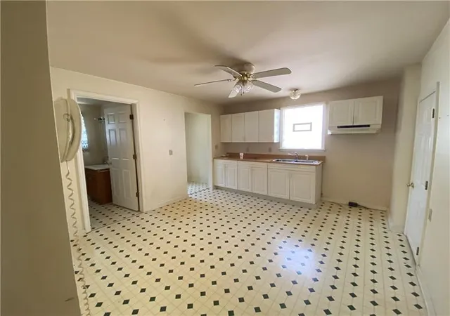 Listing Photo 4 - Condo for sale in building located at 330 Shaw St, New Castle, PA 16101