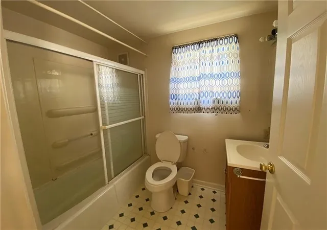 Listing Photo 5 - Condo for sale in building located at 330 Shaw St, New Castle, PA 16101