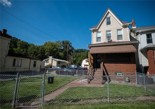 Photo 2 of Single family home for sale at 5 Jones St, Etna, PA 15223 | MLS# 1774469 | Listing updated on 2026-09-18