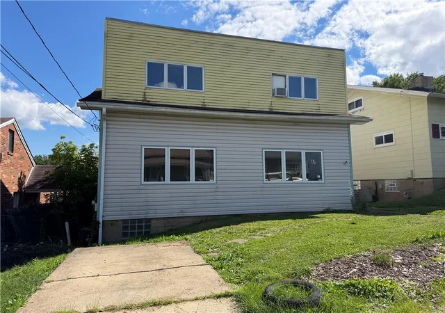 Photo 2 of Single family home for sale at 205 University St, Verona, PA 15147 | MLS# 1774470 | Listing updated on 2026-09-30