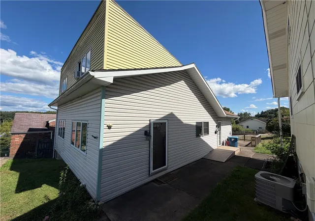 Photo 3 of Single family home for sale at 205 University St, Verona, PA 15147 | MLS# 1774470 | Listing updated on 2026-09-30