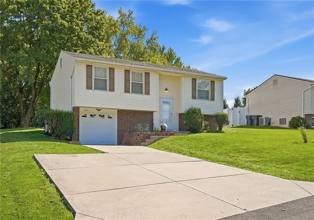 Photo 2 of Single family home for sale at 203 Cameron Dr, Cranberry Twp, PA 16066 | MLS# 1774439 | Listing updated on 2026-09-14
