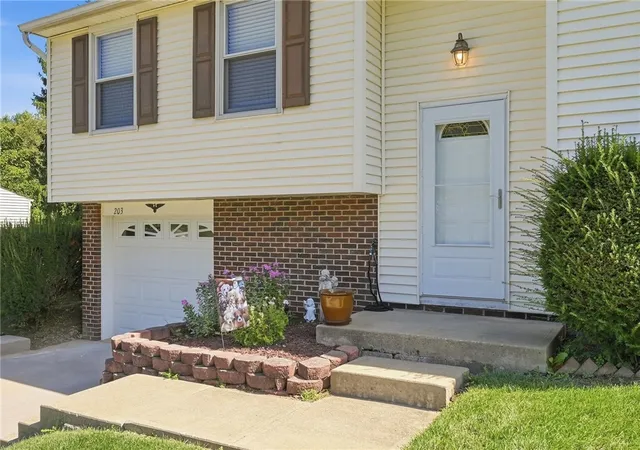 Photo 3 of Single family home for sale at 203 Cameron Dr, Cranberry Twp, PA 16066 | MLS# 1774439 | Listing updated on 2026-09-14
