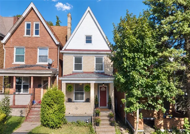 Photo 1 of Single family home for sale at 101 Craighead St, Mt Washington, PA 15211 | MLS# 1774486 | Listing updated on 2026-09-14