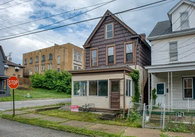 Photo 1 of Multi family home for sale at 625 Walnut St, New Kensington, PA 15068 | MLS# 1774453 | Listing updated on 2026-09-18