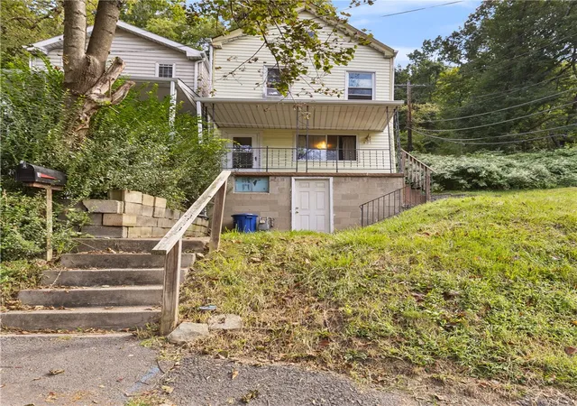 Photo 2 of Single family home for sale at 551 Lime, Mt Washington, PA 15220 | MLS# 1774295 | Listing updated on 2026-09-14