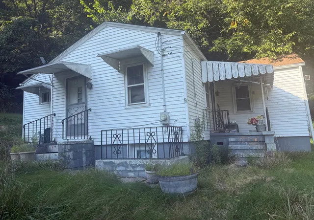 Photo 3 of Single family home for sale at 1110 Tevebaugh Holw Rd, Economy, PA 15042 | MLS# 1774496 | Listing updated on 2026-09-18