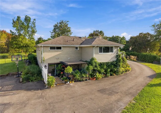 Photo 3 of Single family home for sale at 67 Magee Ave, Valencia Boro, PA 16059 | MLS# 1774306 | Listing updated on 2026-09-15