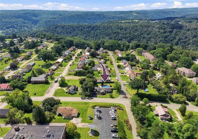 Photo 4 of Single family home for sale at 101 Old Hickory Ln, Westmont Hilltop School District, PA 15905 | MLS# 1774452 | Listing updated on 2026-09-15