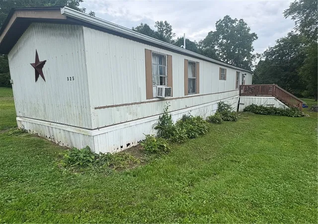 Manufactured home for sale at 325 W Butler St, Mercer Boro, PA 16137 | MLS# 1774506