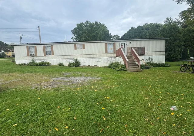 Photo 2 of Manufactured home for sale at 325 W Butler St, Mercer Boro, PA 16137 | MLS# 1774506 | Listing updated on 2026-10-03