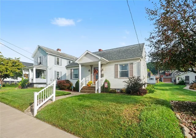 Photo 3 of Single family home for sale at 228 Hazel Ave, Ellwood City, PA 16117 | MLS# 1774512 | Listing updated on 2026-09-15