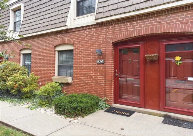 Photo 2 of Sale Pending at 774 Carriage Cir, Pennsbury, PA 15205 | MLS# 1774533 | Listing updated on 2026-10-15