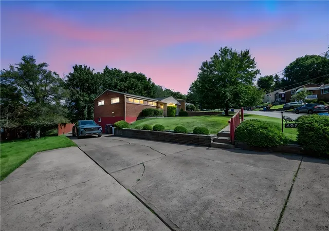 Photo 2 of Single family home for sale at 425 Ruthwood Ave, Baldwin Boro, PA 15227 | MLS# 1774529 | Listing updated on 2026-10-20