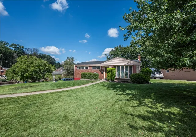 Photo 3 of Single family home for sale at 425 Ruthwood Ave, Baldwin Boro, PA 15227 | MLS# 1774529 | Listing updated on 2026-10-20