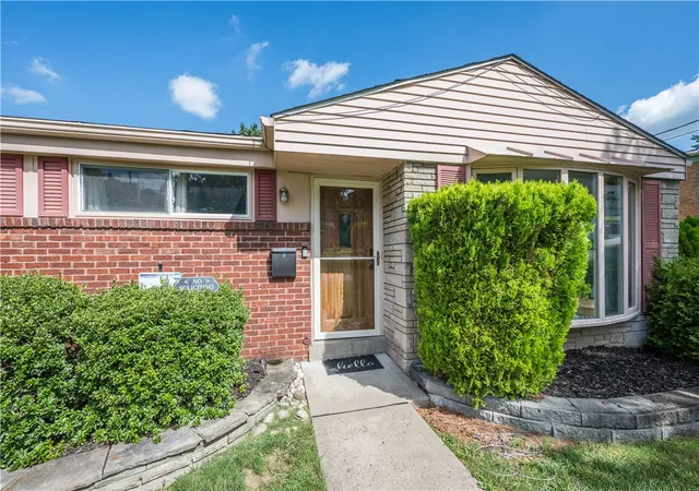 Photo 3 of Single family home for sale at 425 Ruthwood Ave, Baldwin Boro, PA 15227 | MLS# 1774529 | Listing updated on 2026-10-20