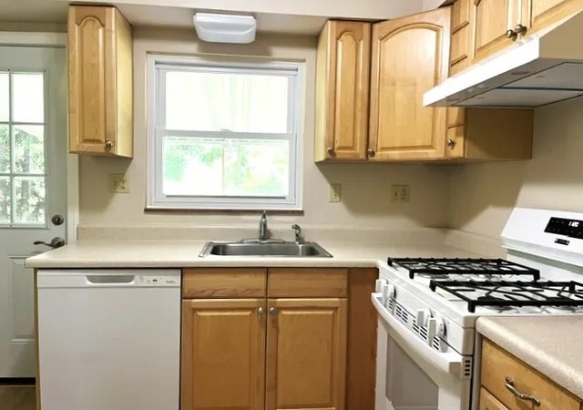 Photo 4 of Single family home for sale at 405 Clifton Ave, Shaler, PA 15116 | MLS# 1774445 | Listing updated on 2026-10-19