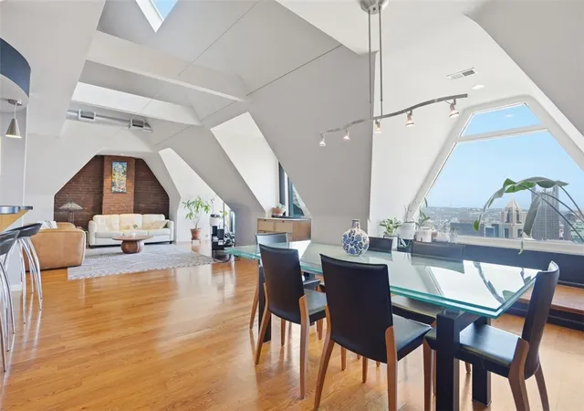 Photo 3 of Sale Pending at 229 Grandview Ave #3, Mt Washington, PA 15211 | MLS# 1774365 | Listing updated on 2026-10-15