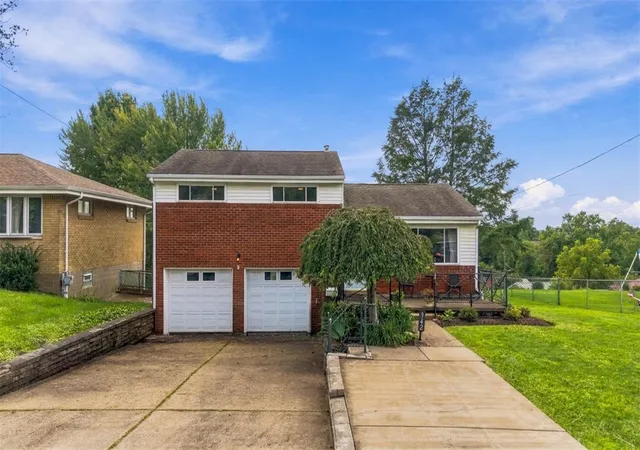 Photo 1 of Sale Pending at 942 Lindsay Rd, Scott Twp, PA 15106 | MLS# 1774380 | Listing updated on 2026-10-12
