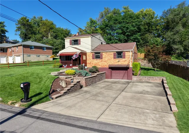 Photo 2 of Single family home for sale at 213 Tartline Dr, Shaler, PA 15116 | MLS# 1774341 | Listing updated on 2026-10-15