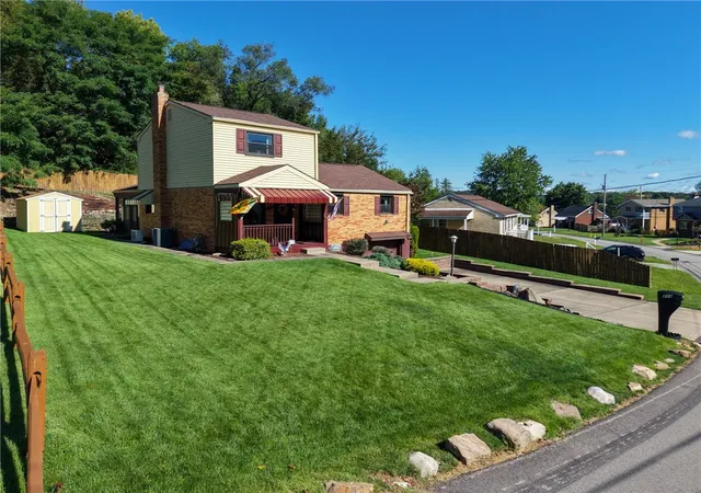 Photo 3 of Single family home for sale at 213 Tartline Dr, Shaler, PA 15116 | MLS# 1774341 | Listing updated on 2026-10-15