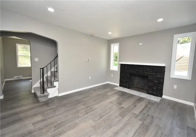 Photo 2 of Single family home for sale at 1305 Glencoe Ave, Green Tree, PA 15205 | MLS# 1774345 | Listing updated on 2026-10-12