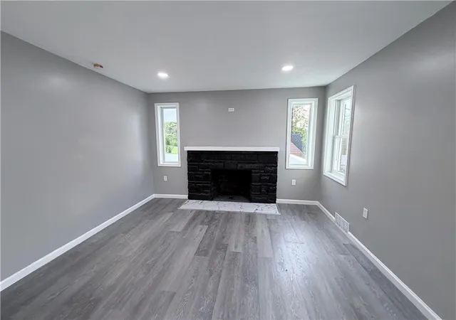 Photo 3 of Single family home for sale at 1305 Glencoe Ave, Green Tree, PA 15205 | MLS# 1774345 | Listing updated on 2026-10-12