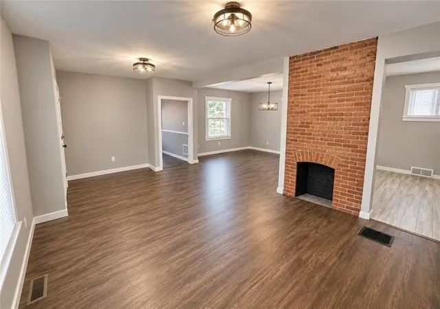 Photo 2 of Single family home for sale at 404 Washington Ave, Oakmont, PA 15139 | MLS# 1774333 | Listing updated on 2026-10-14