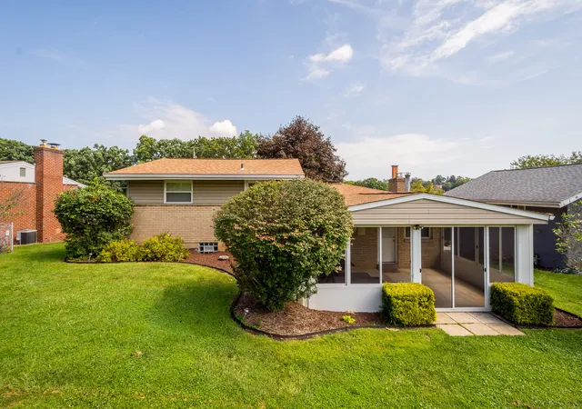 Photo 3 of Single family home for sale at 358 Yarrow Ln, Pleasant Hills, PA 15236 | MLS# 1774597 | Listing updated on 2026-10-14